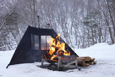 Is a bonfire reflector really necessary? TOKYO CRAFTS staff tested it at a frigid campsite. 