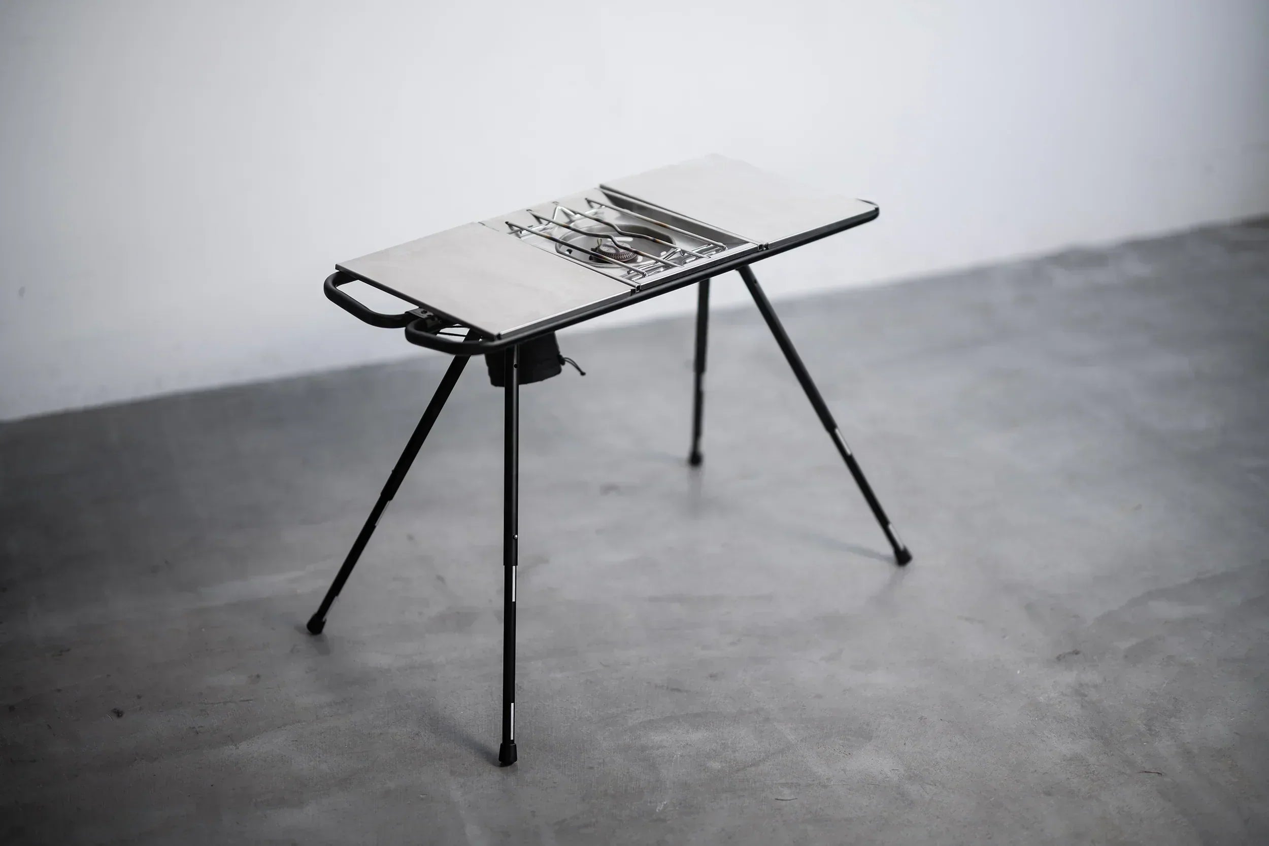 MFT マルチフレームテーブル カスタマイズ事例:キャンプサイトを自由 MFT マルチフレームテーブル カスタマイズ事例:キャンプサイトを自由