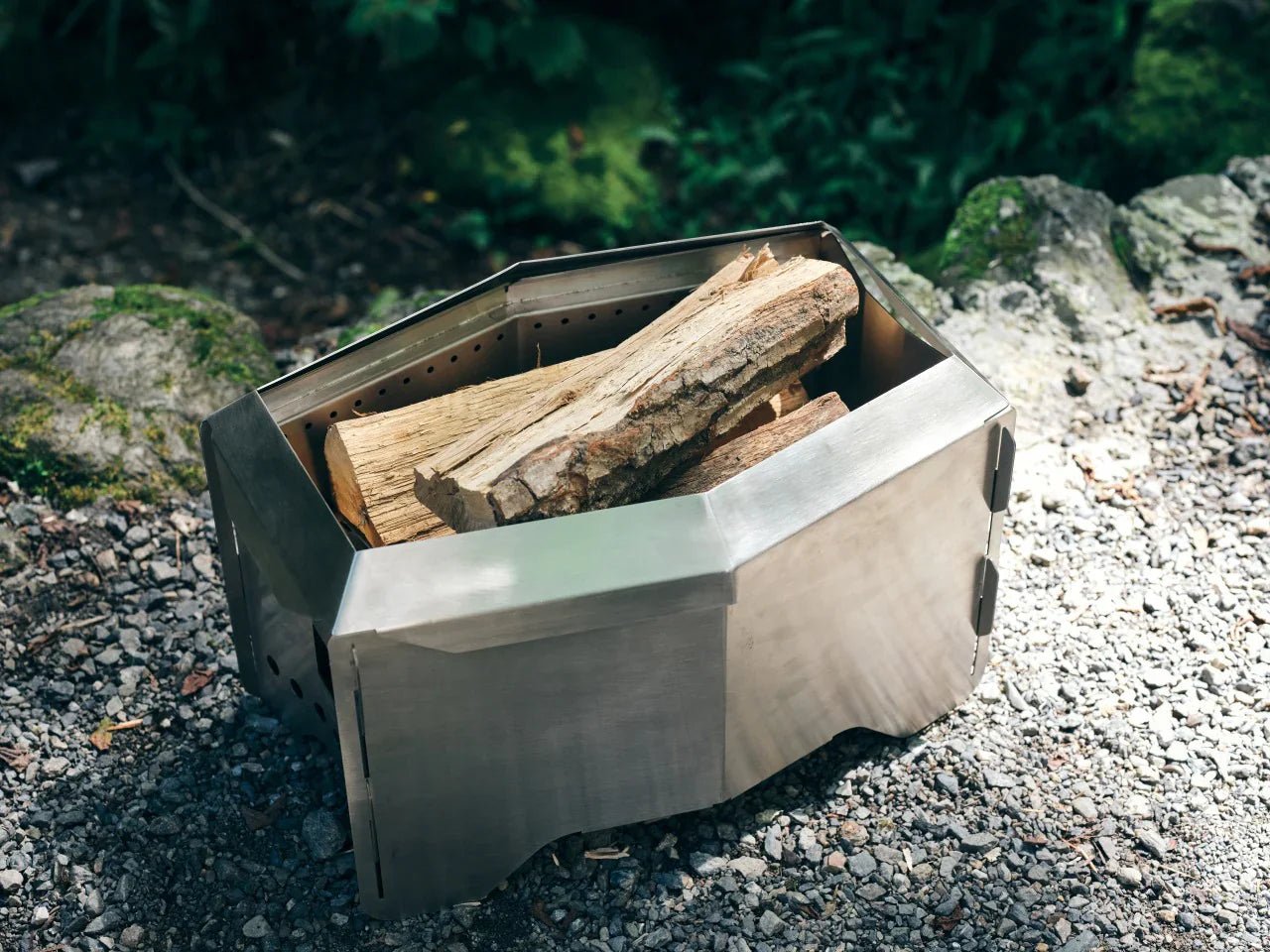 薪を置きやすい焚き火台 - TOKYO CRAFTSのキャンプ用品通販【公式】 薪を置きやすい焚き火台 - TOKYO CRAFTSのキャンプ用品通販【公式】