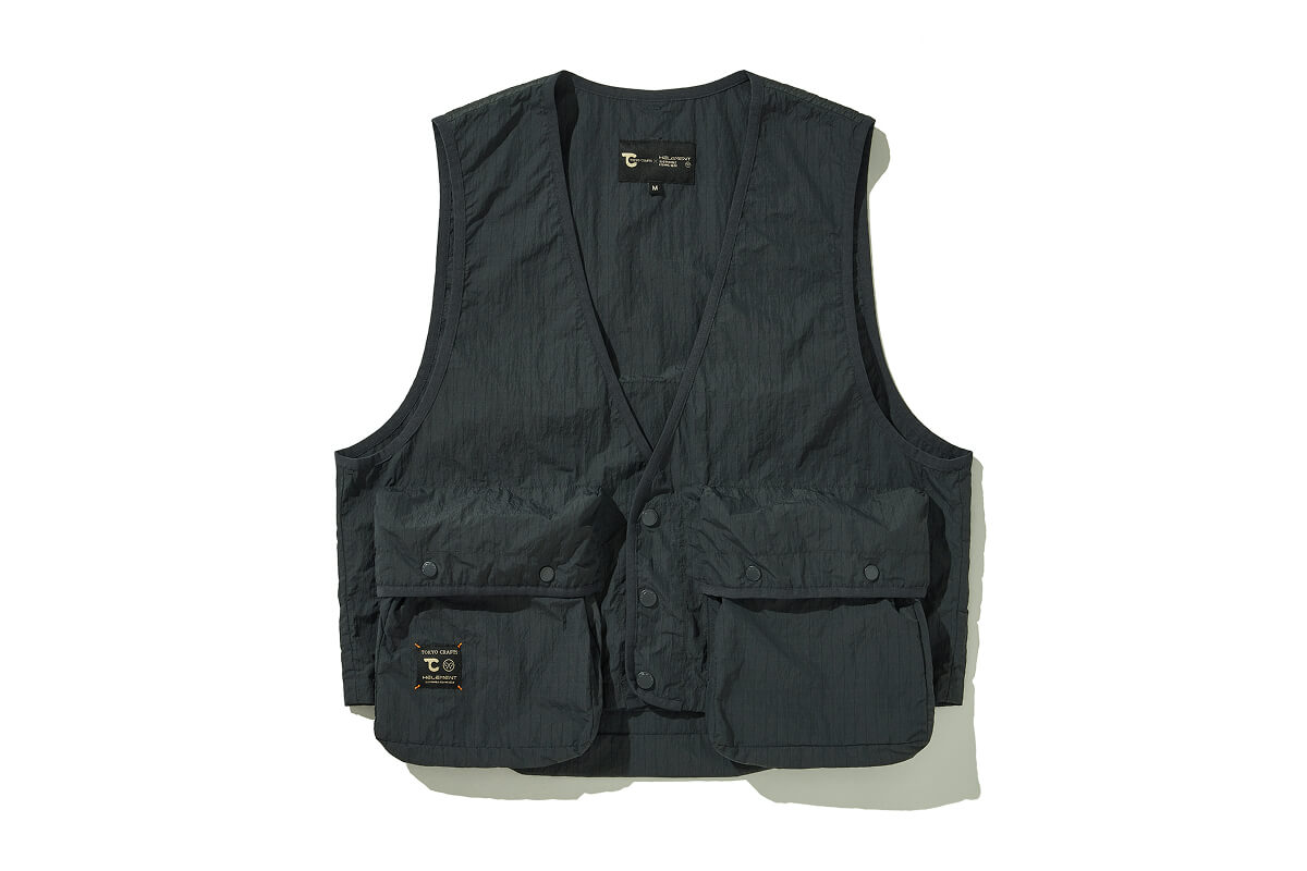 Twin River Vest — フィッシングベスト由来の大容量ポケットベスト